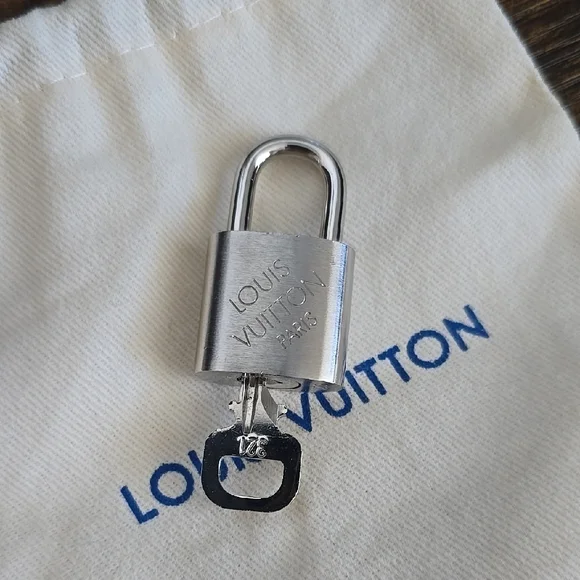 RARE Louis Vuitton Palledium Lock And Key 321 - Picture 2 of 9